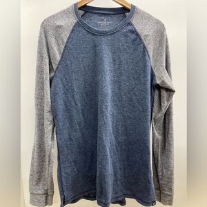 American Eagle Outfitters Navy and Heather Gray Long Sleeve Shirt